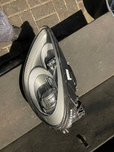 Laden Sie das Bild in den Galerie-Viewer, Frontscheinwerfer Porsche Cayenne 7P5941031P Links Scheinwerfer Headlight SCH7945499748ob