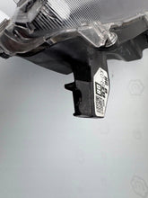 Load image into Gallery viewer, Frontscheinwerfer Toyota Yaris LED Rechts Scheinwerfer Headlight
