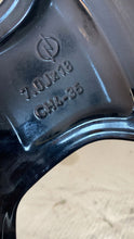 Laden Sie das Bild in den Galerie-Viewer, 1x Alufelge 18 Zoll 7.0" 4x108 35ET Glanz Schwarz 9835097680 Opel Crossland FEL2118953375no