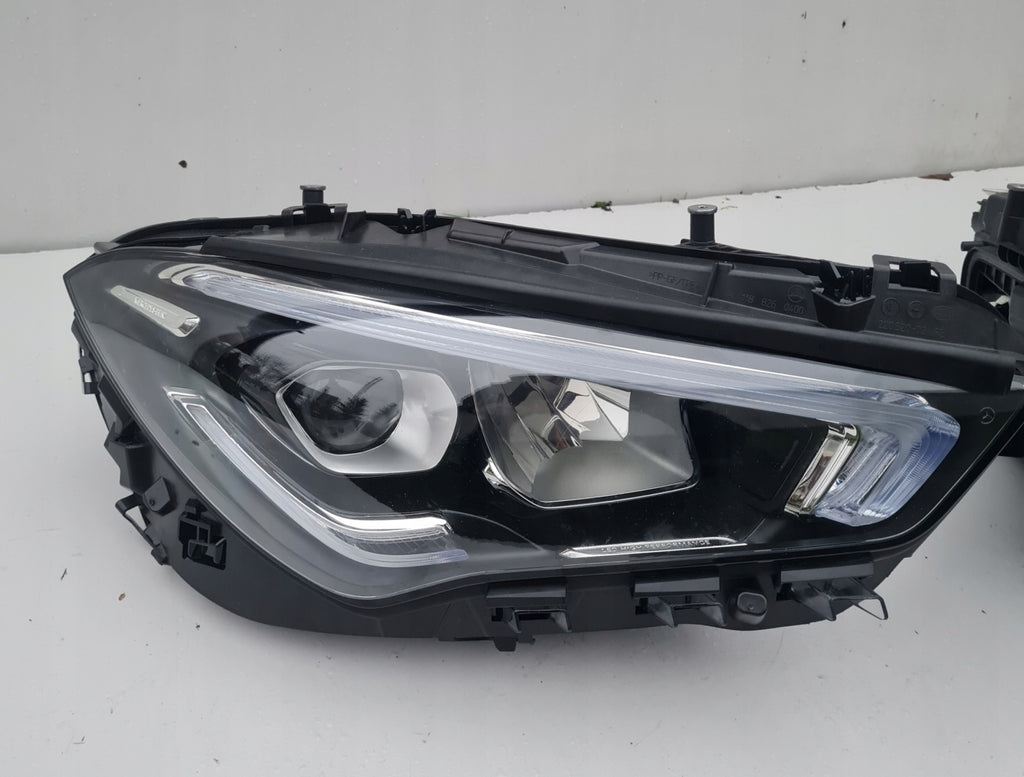 Frontscheinwerfer Mercedes-Benz Cla A1189068300 A1189068400 LED Ein Satz SCH7605018605cr