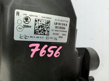 Laden Sie das Bild in den Galerie-Viewer, Frontscheinwerfer Skoda Rapid 5JB941016B Rechts Scheinwerfer Headlight SCH1475466931ym