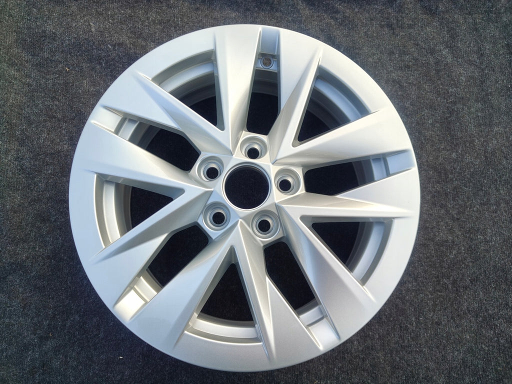 1x Alufelge 15 Zoll 5.5" 5x100 40ET Glanz Silber 6VA601025 Skoda Fabia Iv FEL7300440005tk