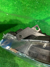 Load image into Gallery viewer, Frontscheinwerfer Toyota Yaris Links Scheinwerfer Headlight