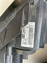 Load image into Gallery viewer, Frontscheinwerfer VW Passat B7 3AB941752 3AB941751 Ein Stück (Rechts oder Links)