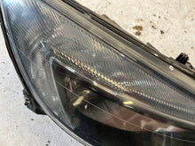 Laden Sie das Bild in den Galerie-Viewer, Frontscheinwerfer Opel Astra J 13371596 Rechts Scheinwerfer Headlight SCH9441465175zc