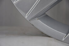 Laden Sie das Bild in den Galerie-Viewer, 1x Alufelge 18 Zoll 7.0" 5x112 43ET Glanz Silber 5NN601025P VW Rim Wheel FEL3522267782zh