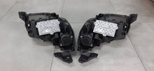 Laden Sie das Bild in den Galerie-Viewer, Frontscheinwerfer Peugeot 208 9823194180 Ein Satz Scheinwerfer Headlight SCH3127280240kl