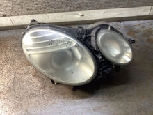 Laden Sie das Bild in den Galerie-Viewer, Frontscheinwerfer Mercedes-Benz W211 A2118709026 Rechts Scheinwerfer Headlight SCH4036691710cl