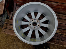 Laden Sie das Bild in den Galerie-Viewer, 1x Alufelge 17 Zoll 7.0" 5x112 42ET Glanz Silber 3AA601025R VW Passat B7 FEL6831351168ar
