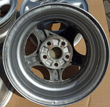 Load image into Gallery viewer, 4x Alufelge 14 Zoll 5x100 45ET Glanz Silber Toyota Rim Wheel FEL8708397397qg