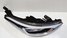 Laden Sie das Bild in den Galerie-Viewer, Frontscheinwerfer Hyundai I20 II 92102-C8 Rechts Scheinwerfer Headlight