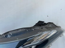 Load image into Gallery viewer, Frontscheinwerfer Toyota Yaris Golf III VII Ein Stück (Rechts oder Links)