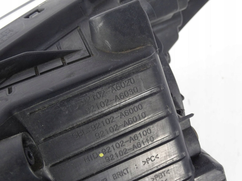 Frontscheinwerfer Hyundai I30 92102-A6020 85122000 Rechts Scheinwerfer Headlight SCH9639556331ll