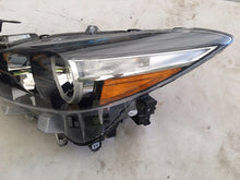 Laden Sie das Bild in den Galerie-Viewer, Frontscheinwerfer Mazda 3 BACS-51040 Links Scheinwerfer Headlight