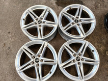 Laden Sie das Bild in den Galerie-Viewer, 4x Alufelge 18 Zoll 8.0" 5x112 40ET Glanz Silber 8W0601025 Audi A4 B9 Rim Wheel FEL8694444181lk