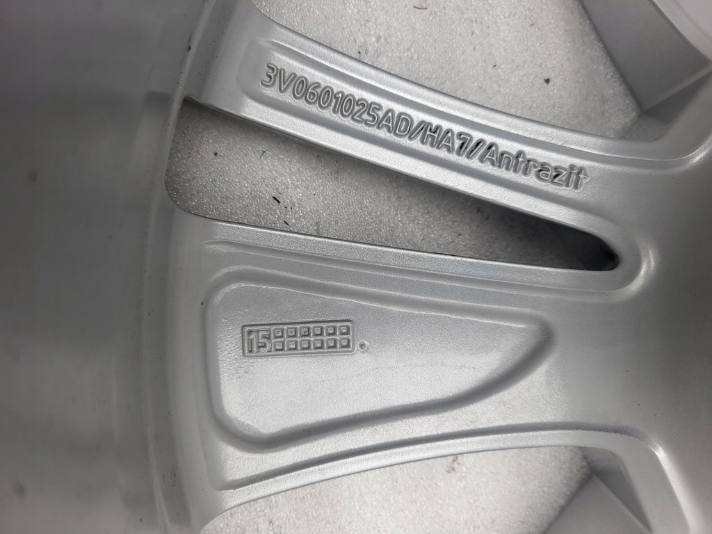 1x Alufelge 18 Zoll 8.0" 5x112 44ET 3V0601025F Skoda Superb Rim Wheel