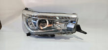 Laden Sie das Bild in den Galerie-Viewer, Frontscheinwerfer Toyota Hilux VIII 290417-2 LED Rechts Scheinwerfer Headlight