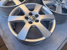 Laden Sie das Bild in den Galerie-Viewer, 4x Alufelge 15 Zoll 6.0" 5x100 43ET Silber 6Q0601025R VW Rim Wheel FEL8251991291cs