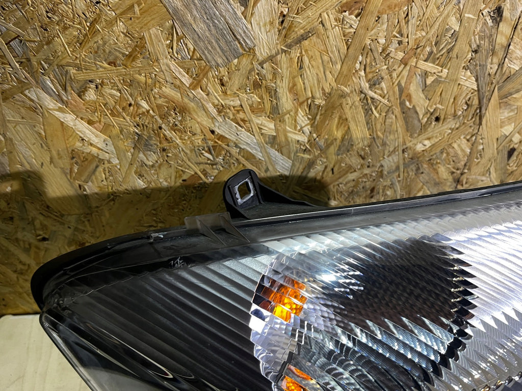 Frontscheinwerfer Mercedes-Benz Sprinter A9068202461 Rechts Headlight