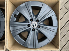 Laden Sie das Bild in den Galerie-Viewer, 4x Alufelge 18 Zoll 8.0&quot; 5x112 43ET Glanz Graphit A2134013700 Mercedes-Benz