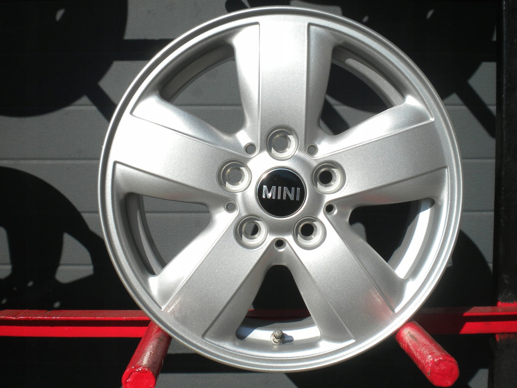 4x Alufelge 15 Zoll 5.5" 5x112 46ET Glanz Silber 6855101 Mini F56 F55 Rim Wheel
