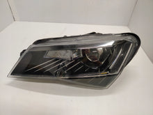 Laden Sie das Bild in den Galerie-Viewer, Frontscheinwerfer Skoda Superb III 3V1941015B Xenon Rechts oder Links