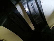 Laden Sie das Bild in den Galerie-Viewer, 1x Alufelge 17 Zoll 7.0&quot; 5x108 44ET 9677989977 Peugeot Rim Wheel