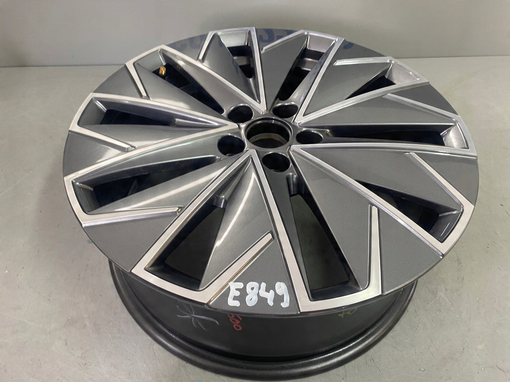 1x Alufelge 17 Zoll 6.5" 5x100 40ET 685601025 Skoda Kamiq Rim Wheel