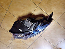 Laden Sie das Bild in den Galerie-Viewer, Frontscheinwerfer Opel Zafira Vivaro 9832836480 Xenon Rechts Headlight