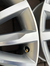 Laden Sie das Bild in den Galerie-Viewer, 4x Alufelge 18 Zoll 7.0" 5x112 43ET Glanz Silber 565601025E Skoda Kodiaq FEL4981756231tn