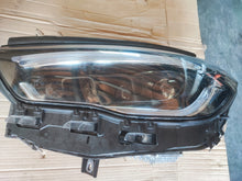 Laden Sie das Bild in den Galerie-Viewer, Frontscheinwerfer Mercedes-Benz W245 2479067001 Ein Satz Scheinwerfer Headlight SCH1456475363xv