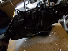 Laden Sie das Bild in den Galerie-Viewer, Frontscheinwerfer Mercedes-Benz Citan W415 Ein Stück (Rechts oder Links) SCH7474220836ey