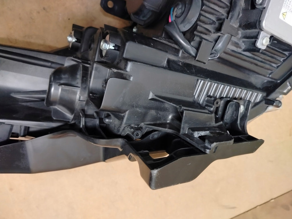 Frontscheinwerfer Citroën C-Crosser Xenon Ein Stück (Rechts oder Links)