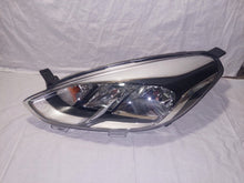 Laden Sie das Bild in den Galerie-Viewer, Frontscheinwerfer Ford Fiesta H1BB-13W030-AE Halogen Links Headlight