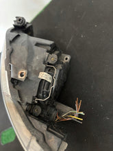 Laden Sie das Bild in den Galerie-Viewer, Frontscheinwerfer Seat Ibiza I 6J1941007C Xenon Ein Stück (Rechts oder Links)