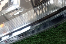 Laden Sie das Bild in den Galerie-Viewer, Frontscheinwerfer Skoda Yeti 5L1941015D Links Scheinwerfer Headlight