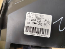 Laden Sie das Bild in den Galerie-Viewer, Frontscheinwerfer Opel Zafira B 0301214208 Rechts Scheinwerfer Headlight