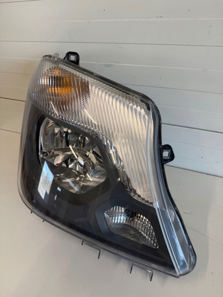 Frontscheinwerfer Mercedes-Benz Sprinter A9068202461 Rechts Headlight SCH6242833405qs