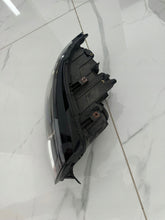 Laden Sie das Bild in den Galerie-Viewer, Frontscheinwerfer VW Transporter 90073565 7E1941016AC Rechts Headlight SCH7376630959up