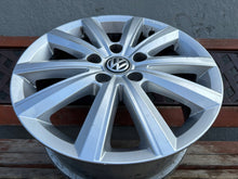 Load image into Gallery viewer, 1x Alufelge 17 Zoll 7.0" 5x120 55ET Glanz Silber 7E0071497 447AE556 VW Multivan FEL3511401228cd