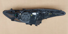 Laden Sie das Bild in den Galerie-Viewer, Frontscheinwerfer Hyundai I30 Kombi I 92102-A6020 Rechts Scheinwerfer Headlight SCH8601155721ac
