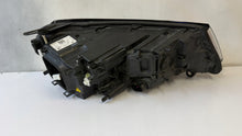 Laden Sie das Bild in den Galerie-Viewer, Frontscheinwerfer VW Touareg 7P1941031 Xenon Links Scheinwerfer Headlight SCH7249034366xh