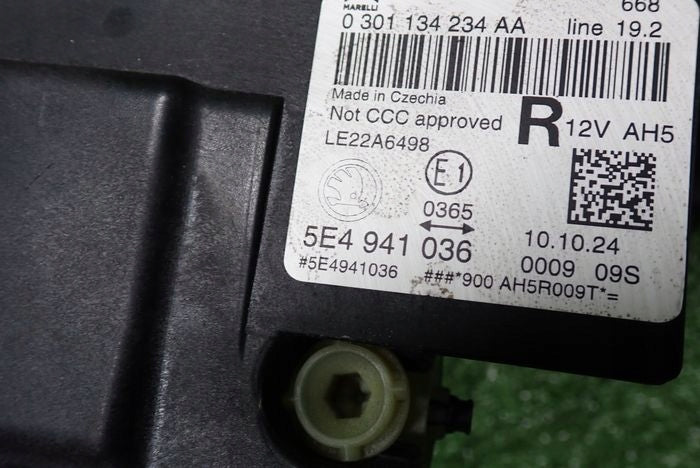 Frontscheinwerfer Skoda Octavia IV 5E4941036 Rechts Scheinwerfer Headlight SCH3105933916xd