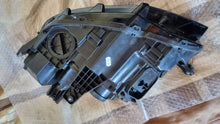 Laden Sie das Bild in den Galerie-Viewer, Frontscheinwerfer VW Passat B8 90172735 90172734 LED Rechts oder Links SCH9998828423mz
