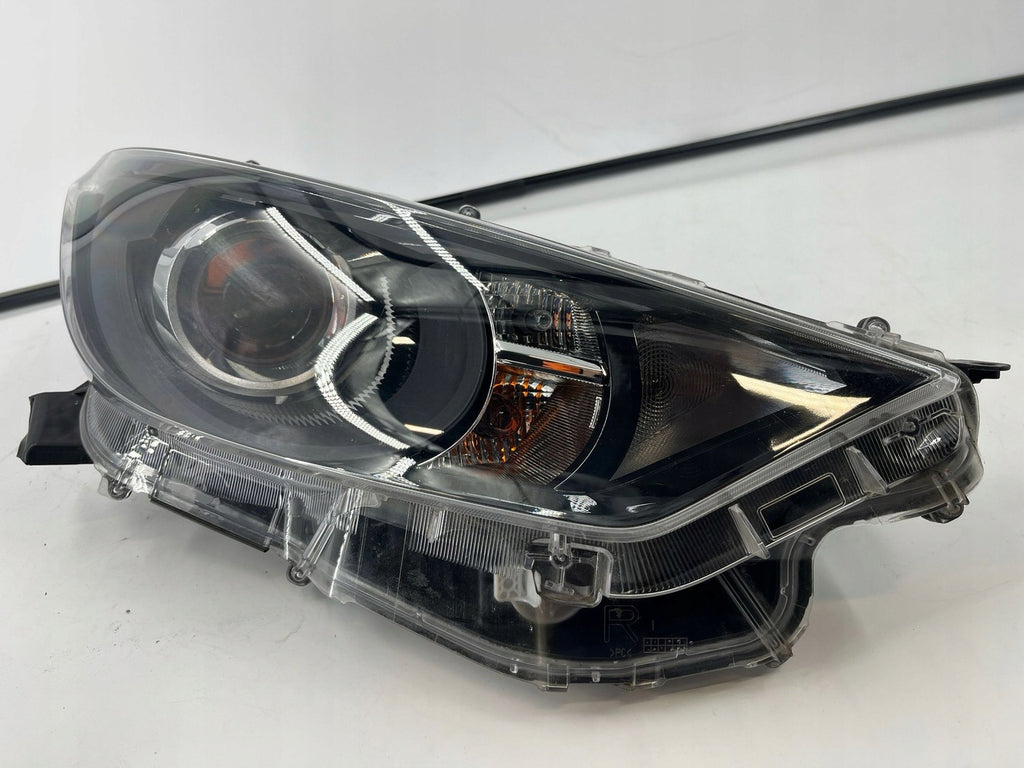 Frontscheinwerfer Toyota Yaris 9922681017 9922681010 Rechts Headlight SCH8582052254tm