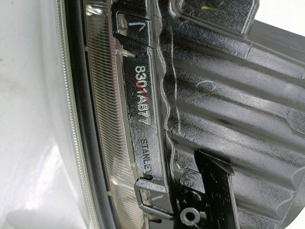 Frontscheinwerfer Mitsubishi Pajero I Sport II 8301A877 Links Headlight SCH1393163052vy