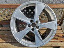Load image into Gallery viewer, 1x Alufelge 20 Zoll 9.0" 5x112 33ET Silber 4M0601025 Audi Q7 Rim Wheel FEL5667022556yl