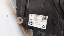 Laden Sie das Bild in den Galerie-Viewer, Frontscheinwerfer Mercedes-Benz Cla X118 C118 A1189062600 Rechts Headlight SCH5840422032gh