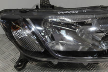 Load image into Gallery viewer, Frontscheinwerfer Dacia Sandero II Rechts Scheinwerfer Headlight
