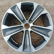 Load image into Gallery viewer, 1x Alufelge 17 Zoll 7.0&quot; 5x112 45ET Glanz Silber 575601025 Seat Ateca Rim Wheel